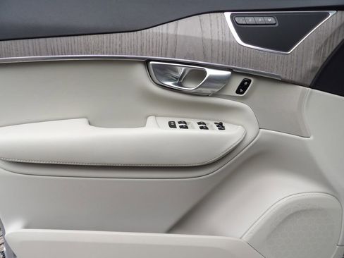 Certified 2024 Volvo XC90 B6 Plus w/ Protection Package Premier image 10