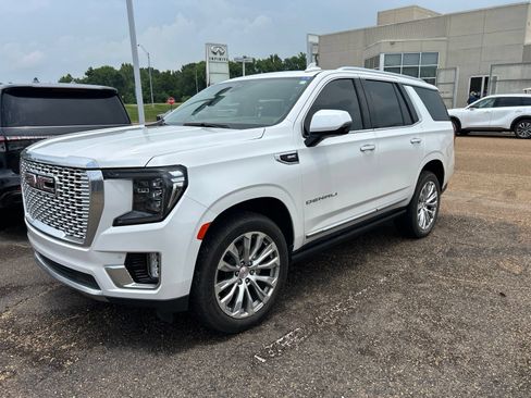Used 2022 GMC Yukon Denali w/ Denali Premium Package RWD image 3