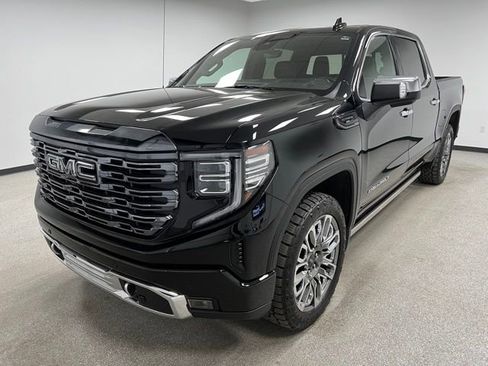 Used 2023 GMC Sierra 1500 Denali Ultimate AWD/4WD image 4