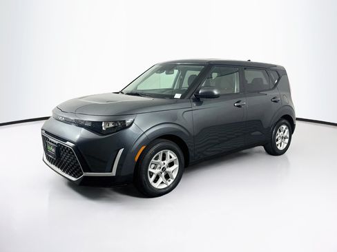 Used 2025 Kia Soul LX w/ LX Technology Package FWD image 3