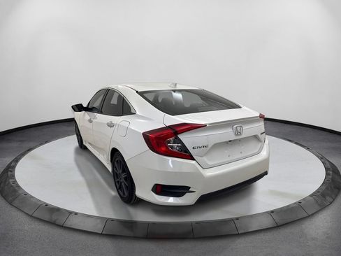 Used 2018 Honda Civic Touring image 8