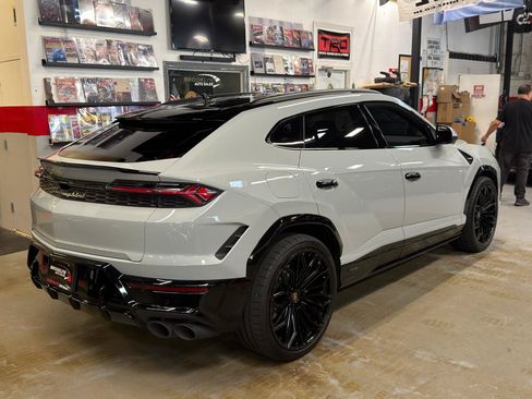 Used 2026 Lamborghini Urus SE AWD/4WD image 6
