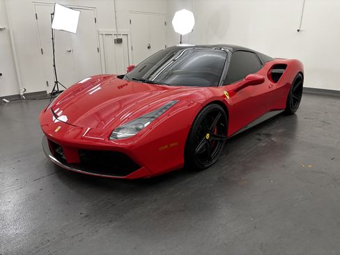 Used 2019 Ferrari 488 Spider RWD image 3
