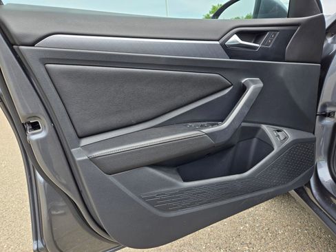 Used 2024 Volkswagen Jetta SE FWD image 13
