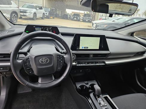 Used 2025 Toyota Prius LE image 15