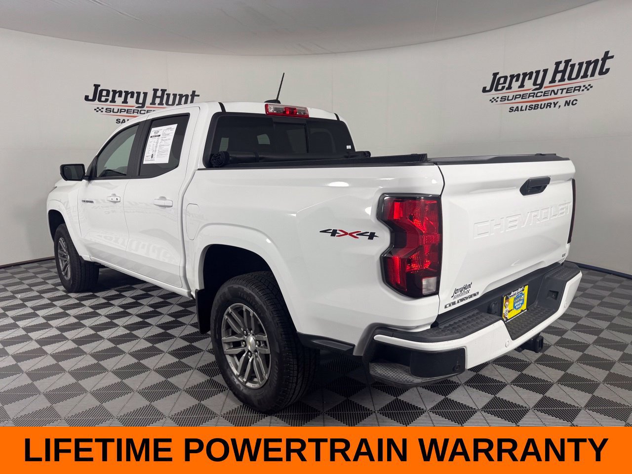 Used 2023 Chevrolet Colorado LT w/ LT Convenience Package II AWD/4WD image 10