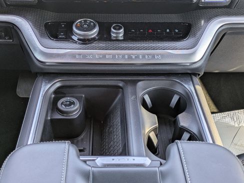 Used 2025 Ford Expedition Platinum w/ Stealth Appearance Package AWD/4WD image 18