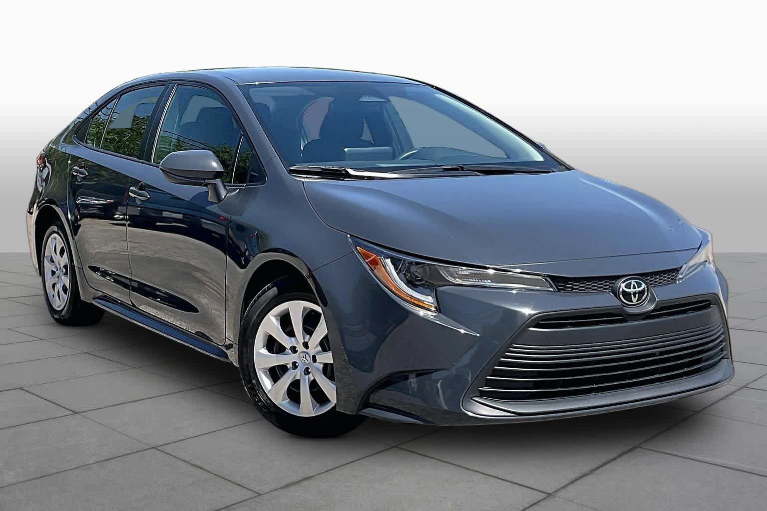 Used 2025 Toyota Corolla LE FWD image 3