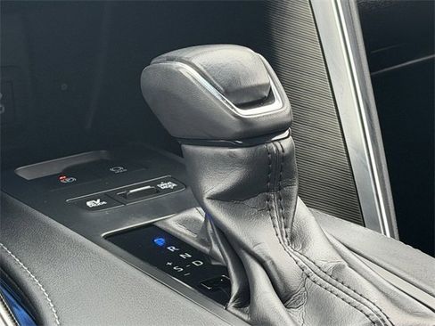 Used 2023 Toyota Venza Limited image 24