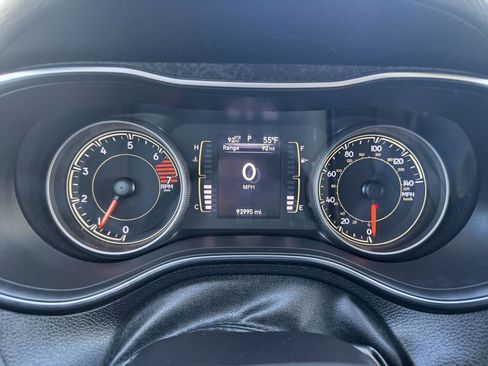 Used 2020 Jeep Cherokee Latitude Plus w/ Cold Weather Group AWD/4WD image 11