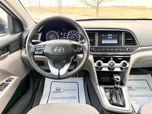 Used 2019 Hyundai Elantra SE image 21