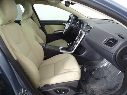 Used 2017 Volvo S60 T5 Inscription image 16