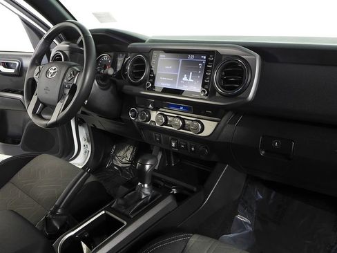 Used 2022 Toyota Tacoma TRD Off-Road image 13