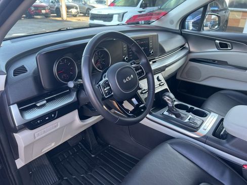 Certified 2024 Kia Carnival LX image 6