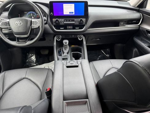 Certified 2024 Toyota Grand Highlander AWD image 15