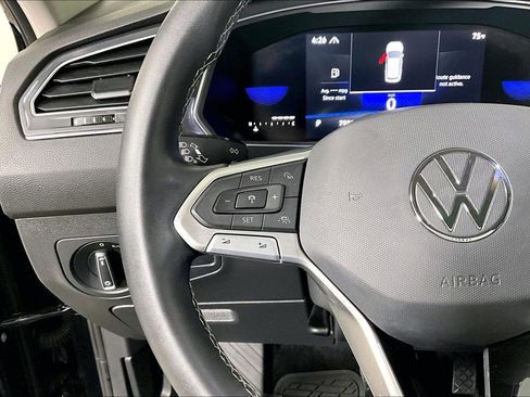 Used 2022 Volkswagen Tiguan SE image 18