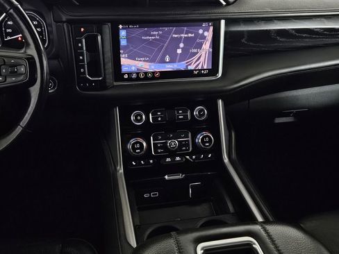 Used 2021 GMC Yukon XL Denali w/ Denali Premium Package RWD image 9