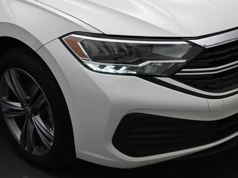 Used 2023 Volkswagen Jetta SE w/ Panoramic Sunroof Package FWD image 15