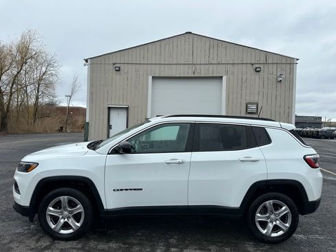 Used 2023 Jeep Compass Latitude image 7