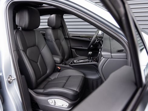 Certified 2026 Porsche Macan image 31