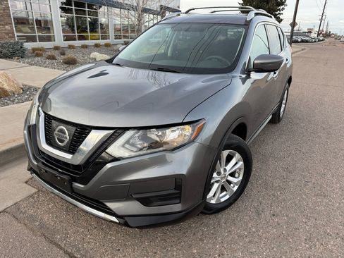 Used 2017 Nissan Rogue SV image 1