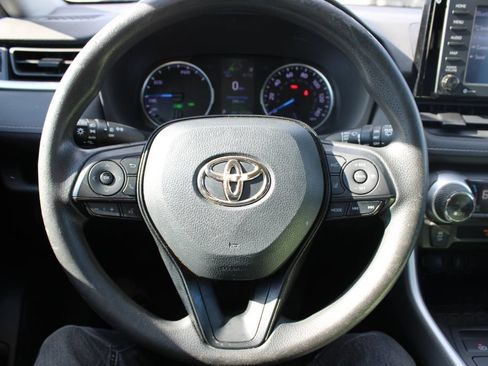 Used 2021 Toyota RAV4 XLE AWD/4WD image 25
