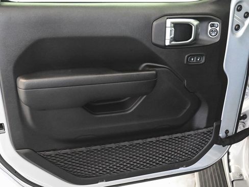 Used 2024 Jeep Wrangler Unlimited w/ Convenience Group image 7