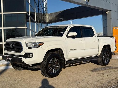 Used 2016 Toyota Tacoma SR5 image 8