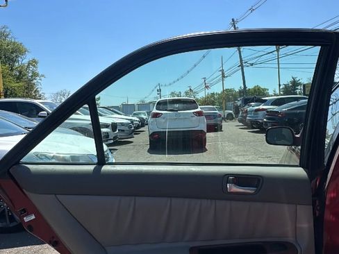 Used 2005 Toyota Camry LE FWD image 14
