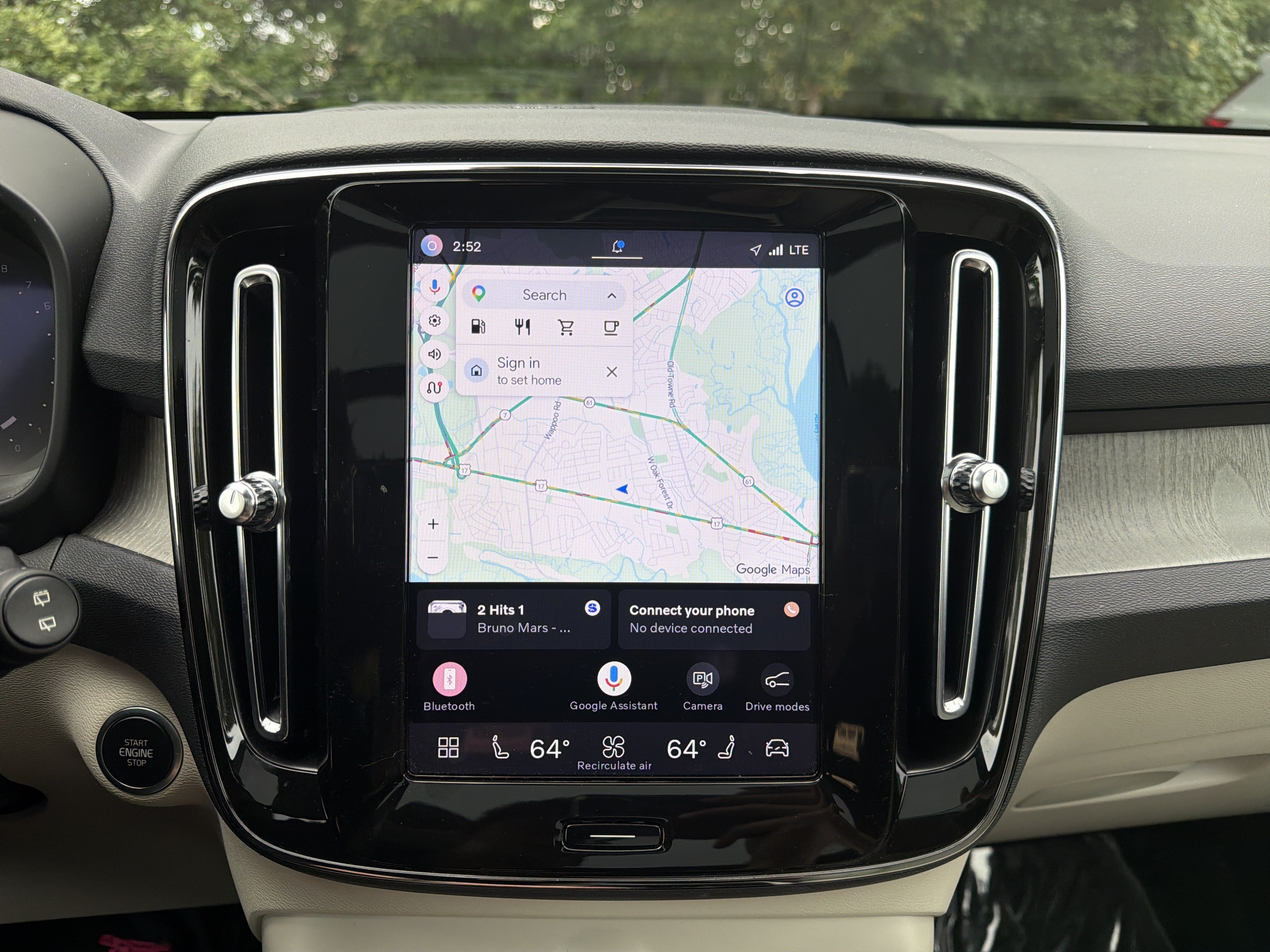 Certified 2024 Volvo XC40 B5 Plus AWD/4WD image 24