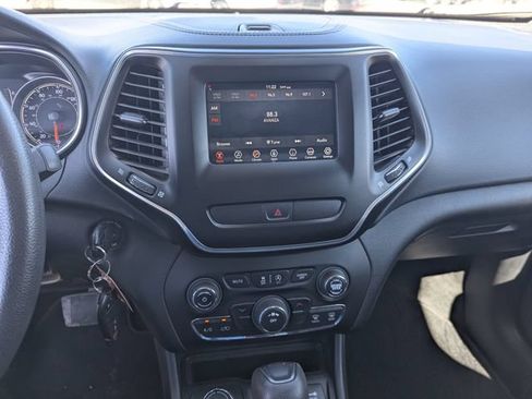 Used 2020 Jeep Cherokee Latitude AWD/4WD image 17