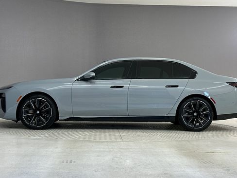 Used 2023 BMW 760i xDrive w/ Executive Package AWD/4WD image 2
