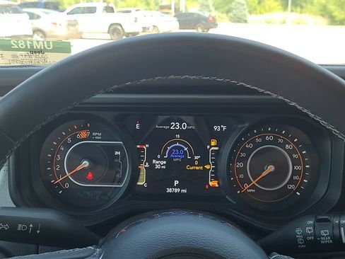 Used 2025 Jeep Wrangler Unlimited Sahara AWD/4WD image 15