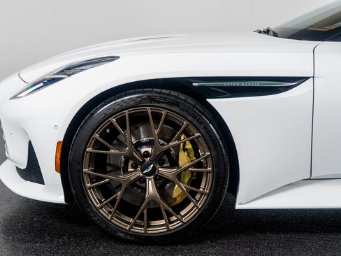 Used 2025 Aston Martin DB12 Coupe image 20