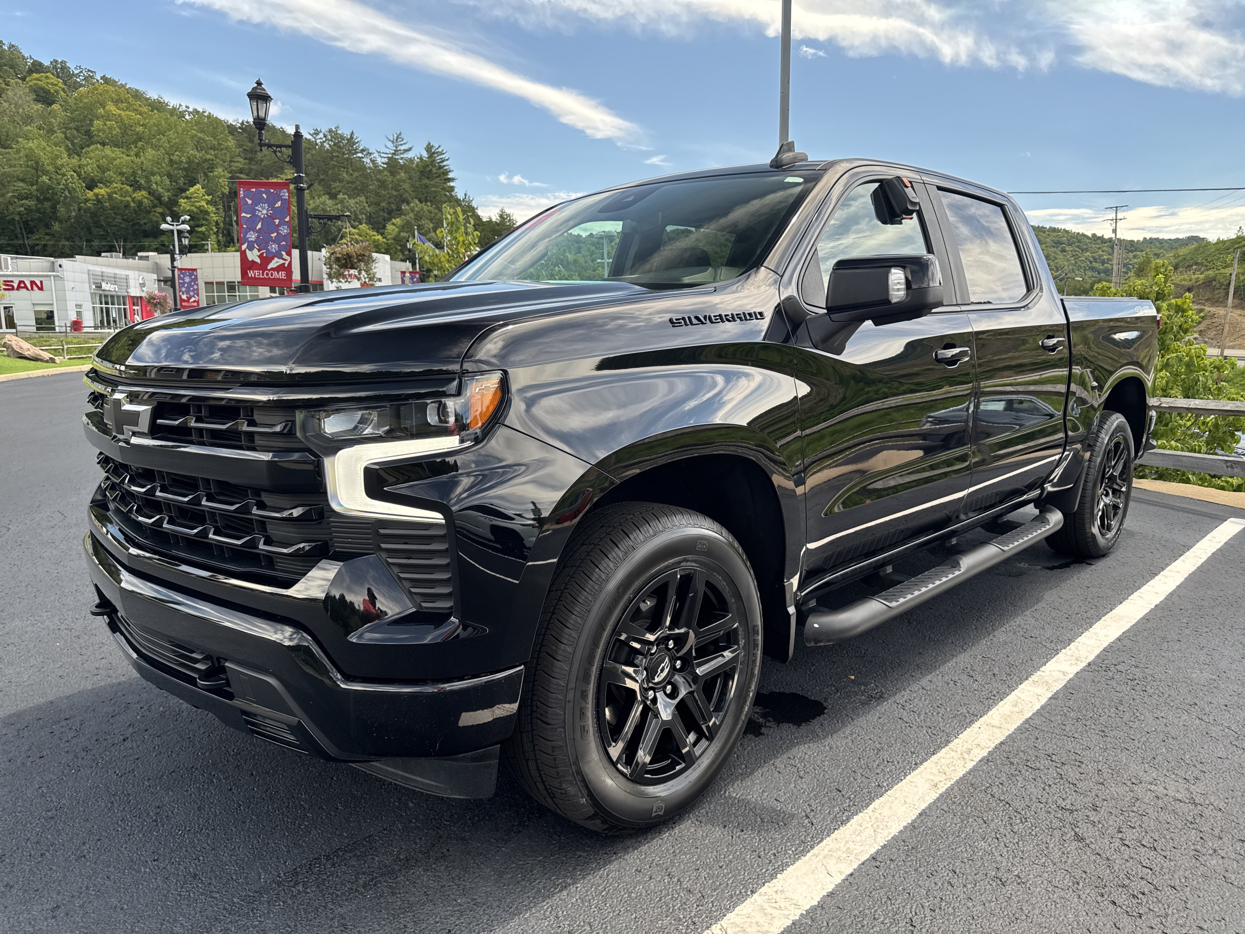 Used 2023 Chevrolet Silverado 1500 RST w/ RST All Star Premium Package AWD/4WD image 3