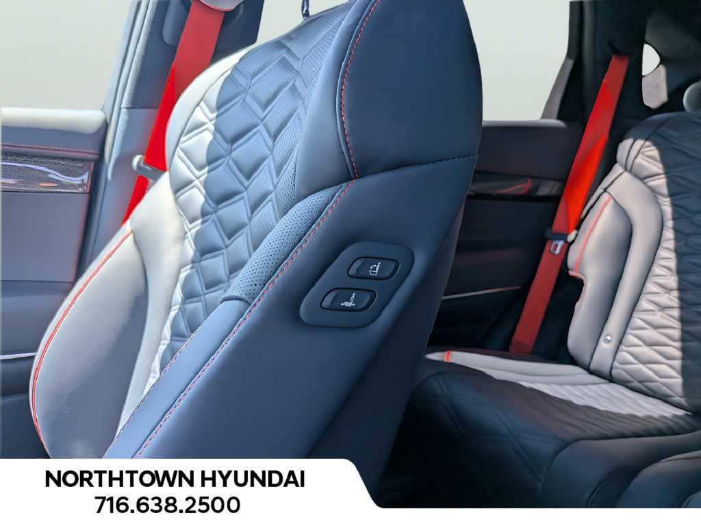 Used 2025 Genesis GV80 3.5T e-SC AWD/4WD image 13