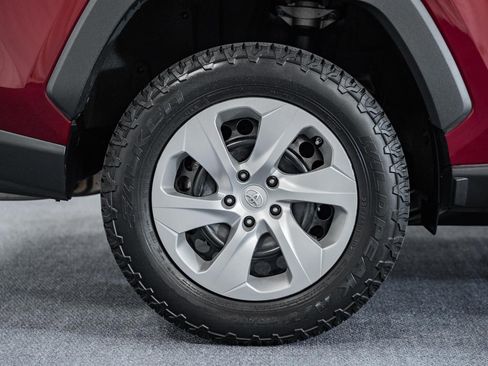 Used 2021 Toyota RAV4 LE image 14