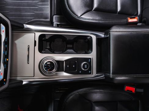 Used 2023 Ford Explorer XLT w/ Equipment Group 202A image 17