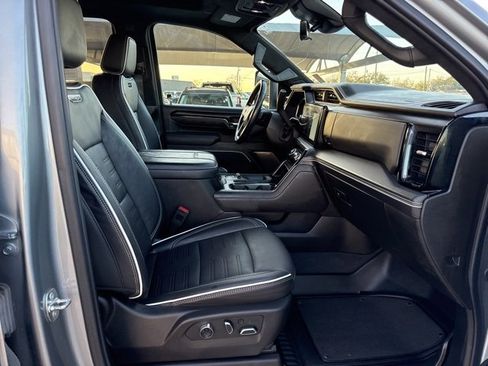 Used 2024 GMC Sierra 2500 AT4X image 12