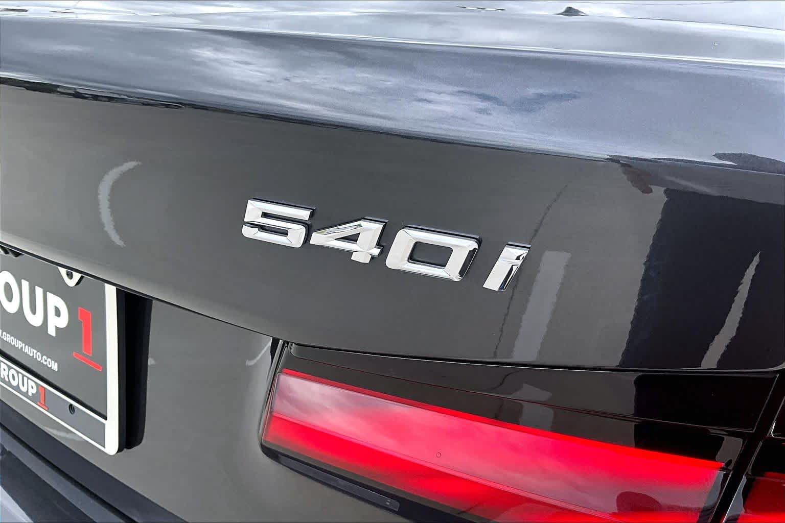 Used 2022 BMW 540i w/ M Sport Package RWD image 9