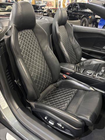 Used 2017 Audi R8 V10 w/ Carbon Exterior Package AWD/4WD image 27