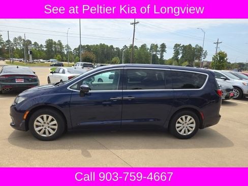 Used 2020 Chrysler Voyager L FWD image 1