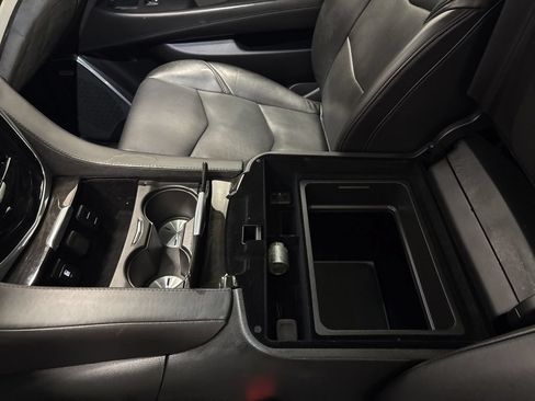 Used 2019 Cadillac Escalade Platinum AWD/4WD image 18
