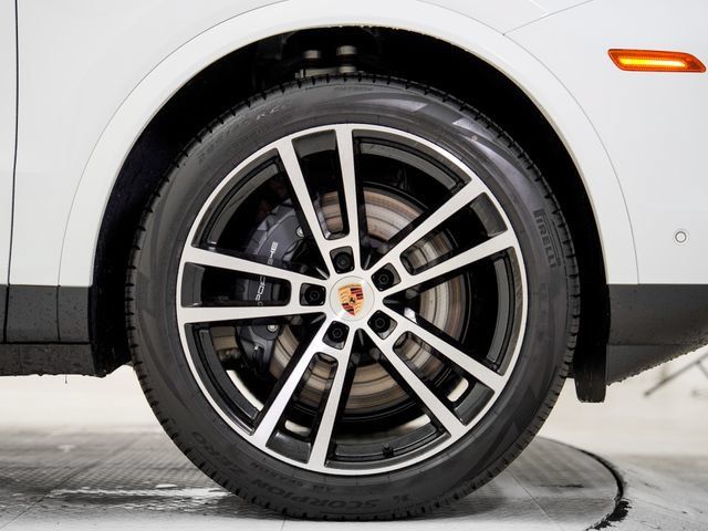 Certified 2026 Porsche Cayenne AWD/4WD image 28