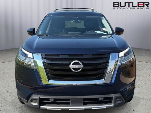 Used 2024 Nissan Pathfinder SL w/ SL Premium Package FWD image 8