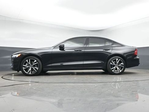 Used 2025 Volvo S60 B5 Plus image 38