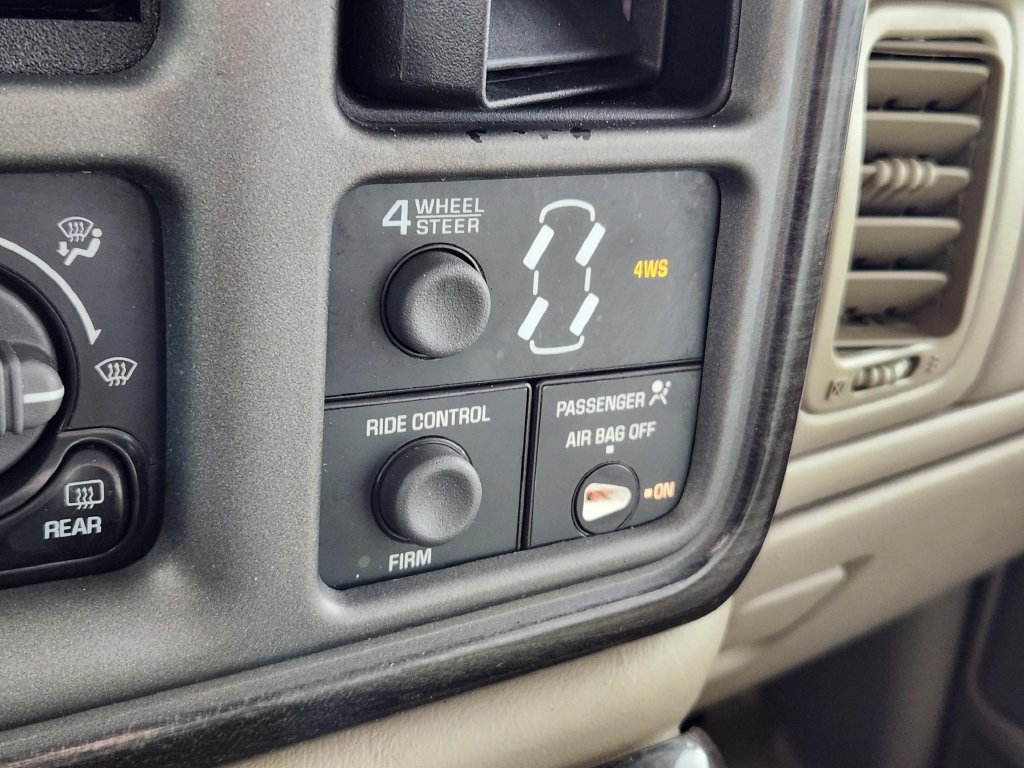 Used 2002 GMC Sierra 1500 Denali AWD/4WD image 24