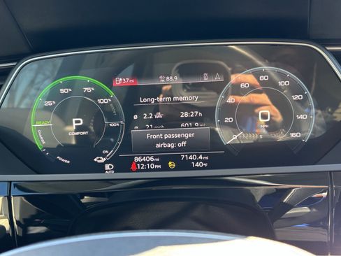 Used 2021 Audi e-tron Premium Plus image 21