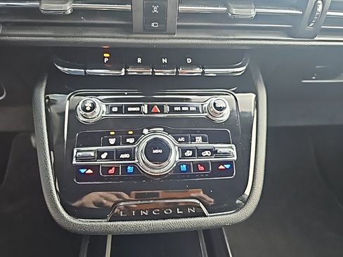 Used 2022 Lincoln Corsair Standard w/ Equipment Group 101A image 17