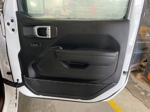 Used 2025 Jeep Wrangler Sport S image 18